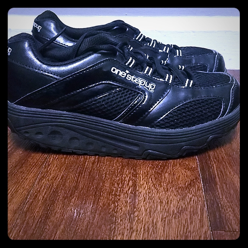 One step heeled tennis shoes